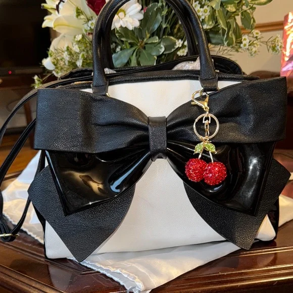 Betsey Johnson Black and White Bow Handbag with Cherry Hangtag - Picture 1 of 4